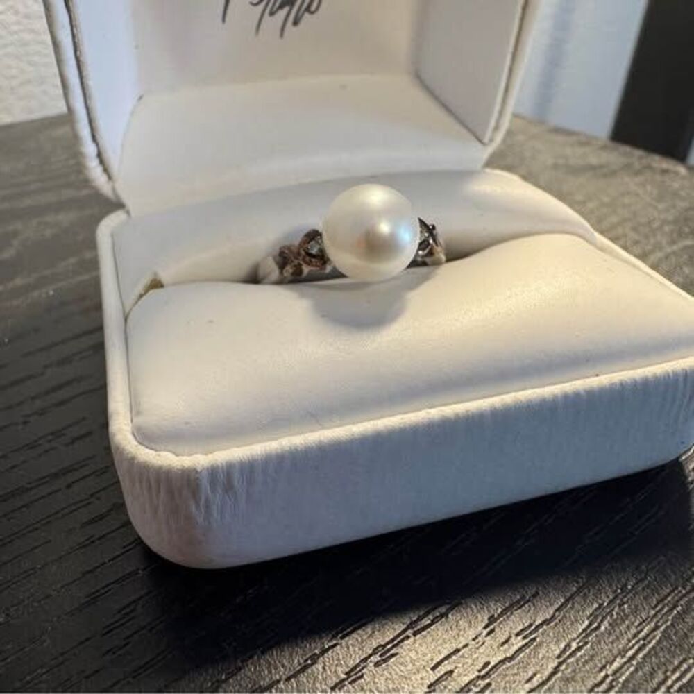 Real diamond and genuine pearl ring